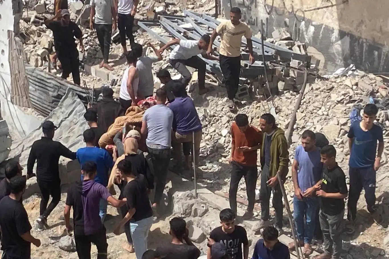 Şiddetli bombardıman altındaki Gazze'nin kuzeyinde sistematik yıkım başladı Şiddetli bombardıman altındaki Gazze'nin kuzeyinde sistematik yıkım başladı