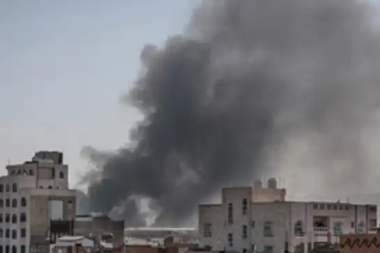 Siyonist rejim Yemen'e saldırdı: 1 şehit, 11 yaralı