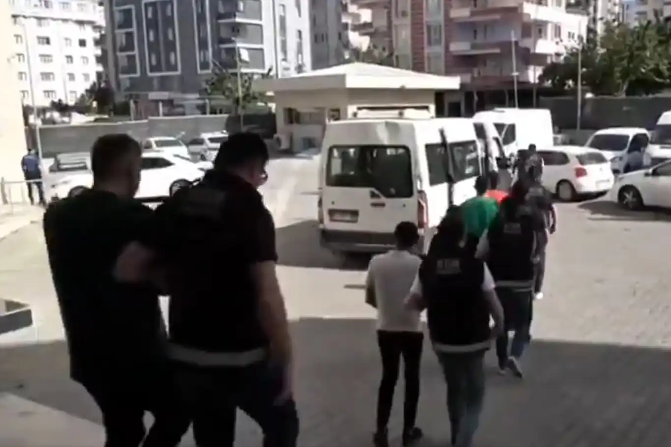 Şanlıurfa’da organize suç operasyonu: 8 şüpheli tutuklandı Şanlıurfa’da organize suç operasyonu: 8 şüpheli tutuklandı