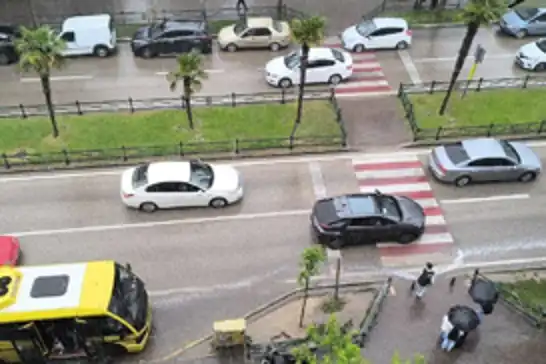 Meteorolojinin uyardığı Bursa'da sağanak yağış etkili oluyor