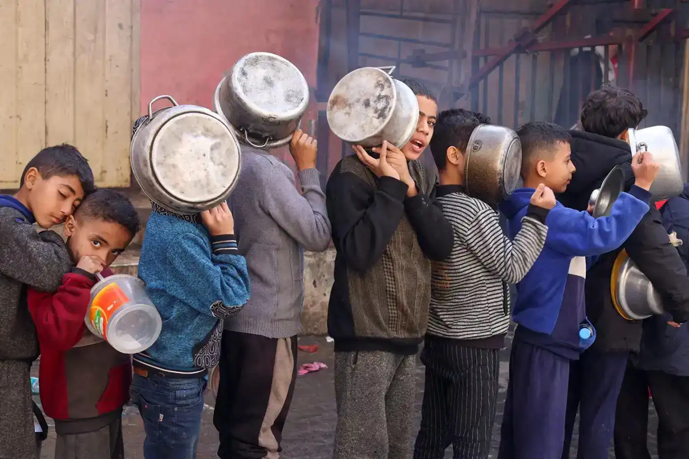 65 ألف طفل في غزة مهددون بالموت جوعًا بسبب الحصار الصهيوني 65 ألف طفل في غزة مهددون بالموت جوعًا بسبب الحصار الصهيوني