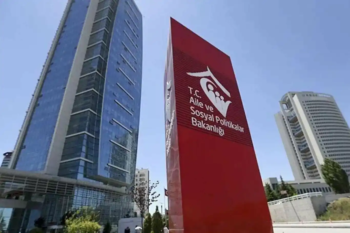 “Uluslararası Aile Forumu” 26 ülkenin aileden sorumlu bakanlarını İstanbul’da buluşturacak “Uluslararası Aile Forumu” 26 ülkenin aileden sorumlu bakanlarını İstanbul’da buluşturacak