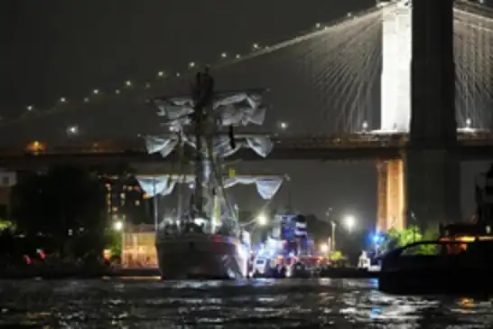 Brooklyn Köprüsü'ne gemi çarptı: 2 ölü, 17 yaralı