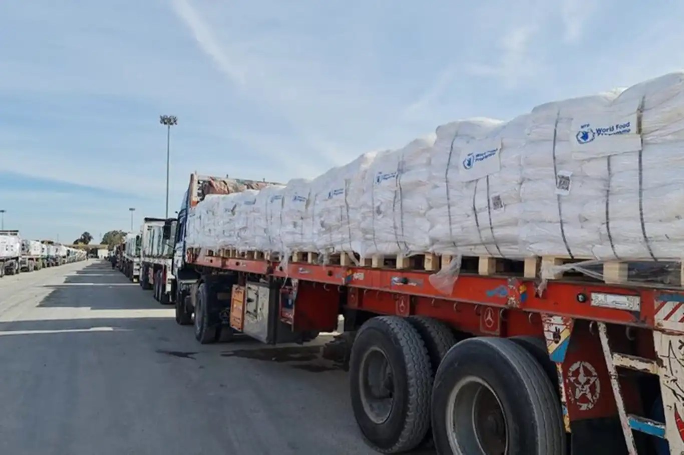 Siyonist rejimden göstermelik yardım adımı: Açlık ve ölüm kıskacındaki Gazze'ye kısıtlı giriş izni Siyonist rejimden göstermelik yardım adımı: Açlık ve ölüm kıskacındaki Gazze'ye kısıtlı giriş izni
