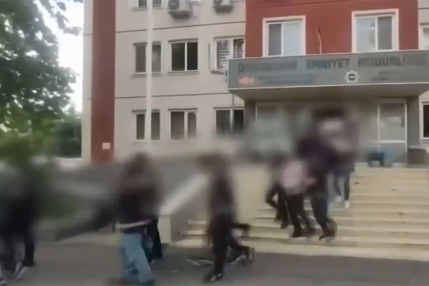 Diyarbakır merkezli 5 ilde suç örgütüne operasyon: 19 tutuklama