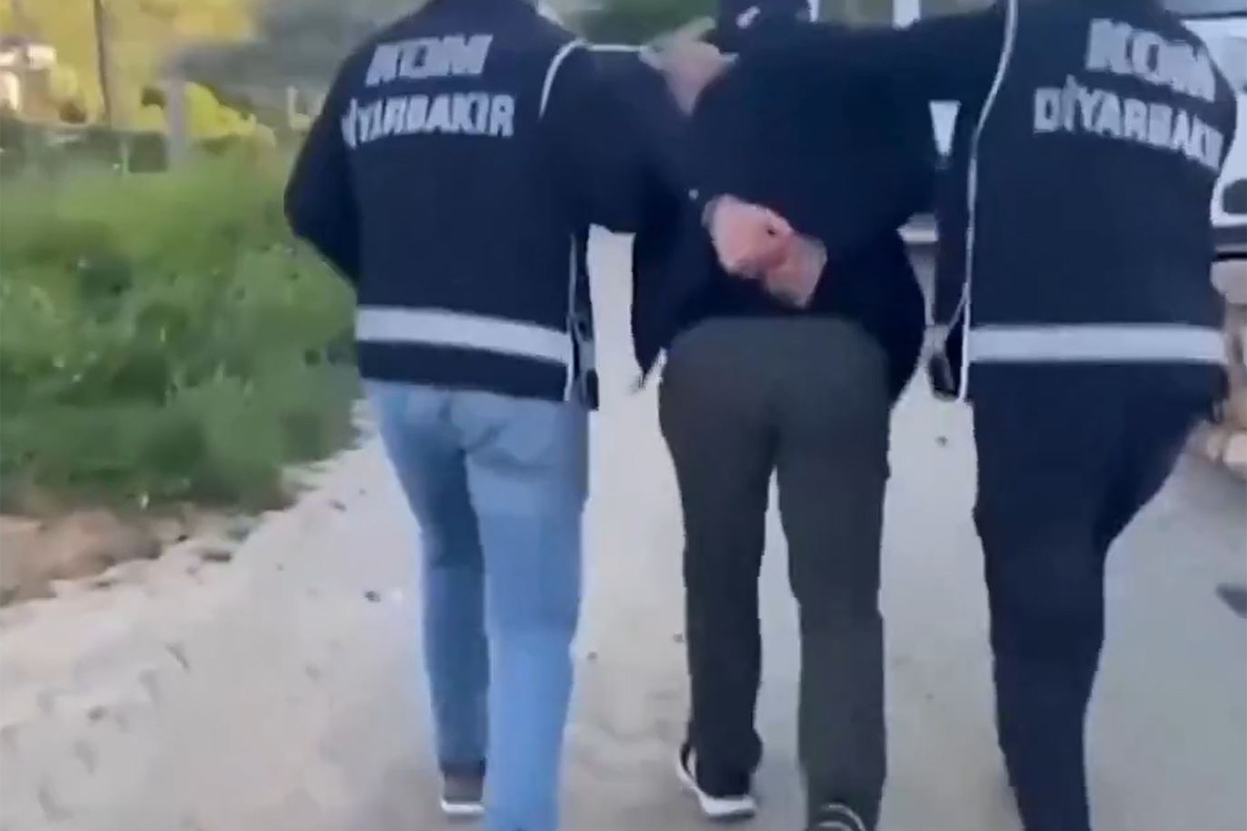 Diyarbakır merkezli 5 ilde suç örgütüne operasyon: 19 tutuklama Diyarbakır merkezli 5 ilde suç örgütüne operasyon: 19 tutuklama