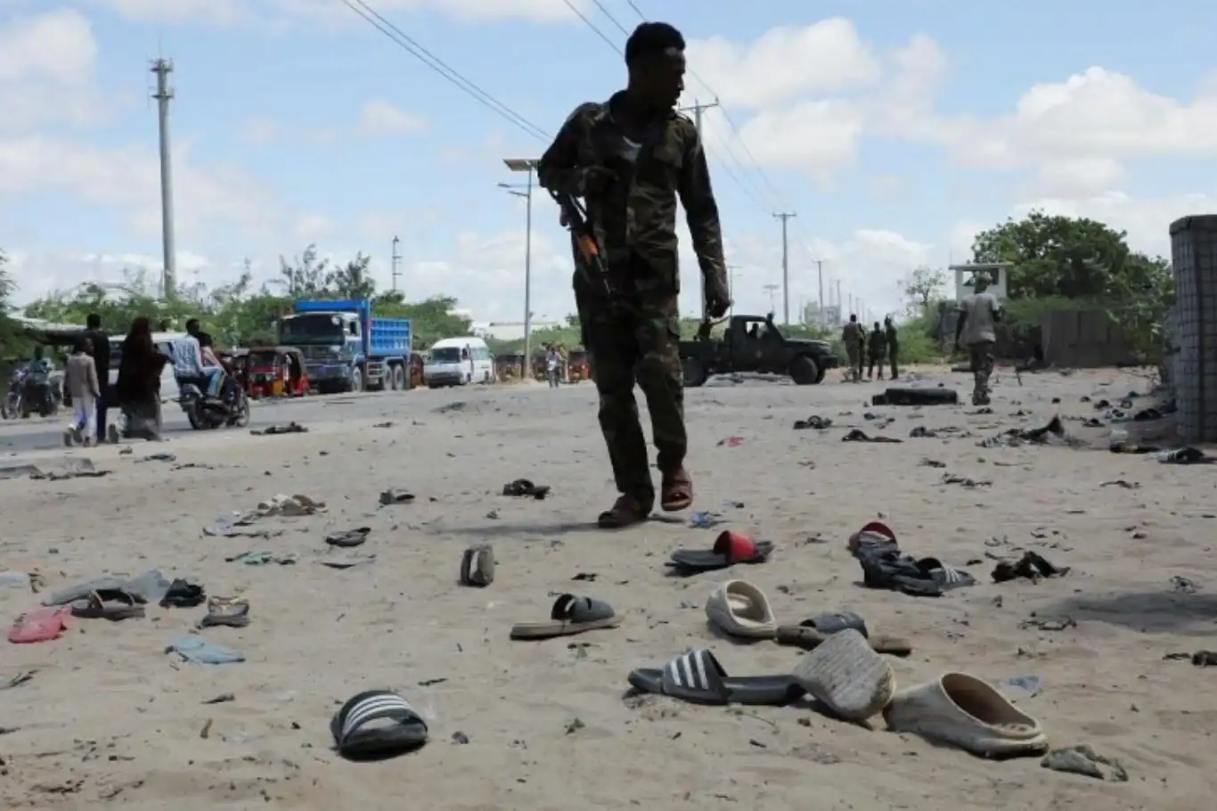 20 قتيلاً و15 جريحاً..حركة الشباب تهاجم مركز تجنيد عسكري في مقديشو 20 قتيلاً و15 جريحاً..حركة الشباب تهاجم مركز تجنيد عسكري في مقديشو