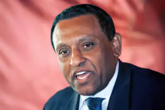 أول حكومة سودانية منذ 2022.. البرهان يعيّن كامل الطيب إدريس رئيساً للوزراء 