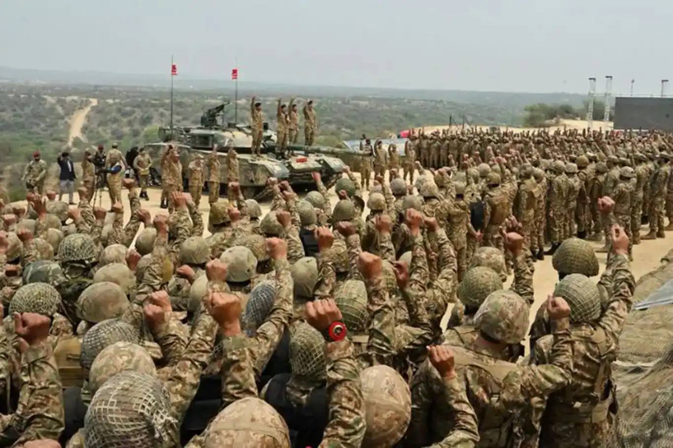 Artêşa Pakistanê bi guleyên rastîn tetbîqat kir Artêşa Pakistanê bi guleyên rastîn tetbîqat kir