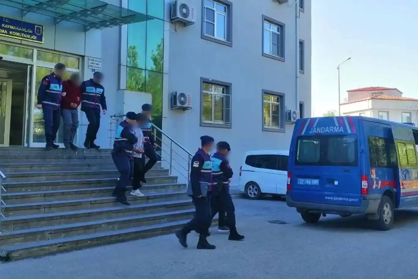 Gaziantep'te araması bulunan 811 kişi yakalandı Gaziantep'te araması bulunan 811 kişi yakalandı