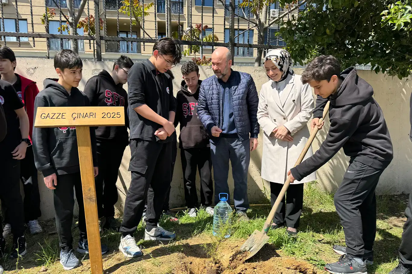 Filistinli çocukların çınarı İstanbul'da yeşeriyor