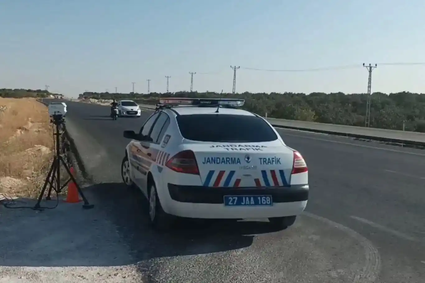 Aynı anda 4 araca radar cezası kesebilen cihaz Aynı anda 4 araca radar cezası kesebilen cihaz
