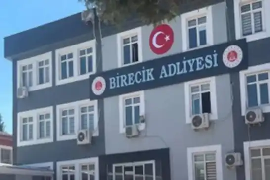 Şanlıurfa'da adliye önünde taşlı sopalı kavga: 5 yaralı