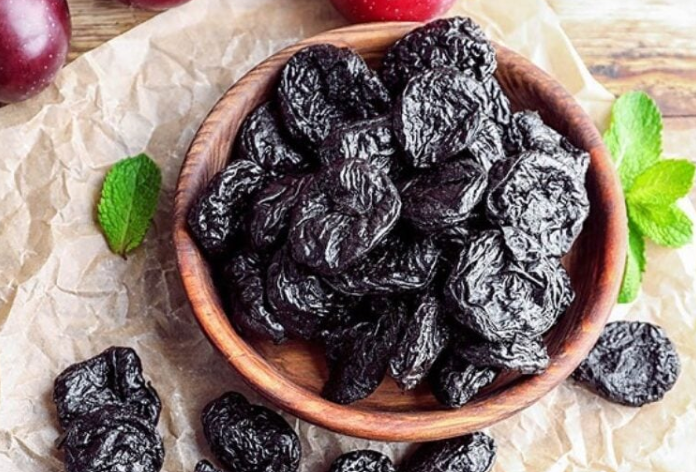 الفواكه المجففة التي لا غنى عنها لكبار السن عنها الفواكه المجففة التي لا غنى عنها لكبار السن عنها