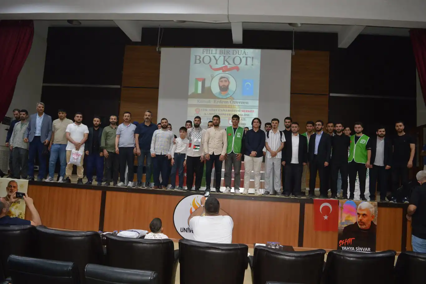 "Fiilî Bir Dua: Boykot" konferansı Siirt Üniversitesi’nde gerçekleştirildi "Fiilî Bir Dua: Boykot" konferansı Siirt Üniversitesi’nde gerçekleştirildi