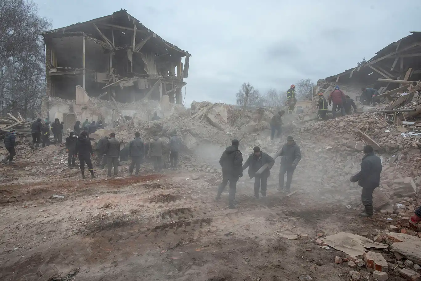 Ukrayna'da askeri eğitim merkezi vuruldu Ukrayna'da askeri eğitim merkezi vuruldu