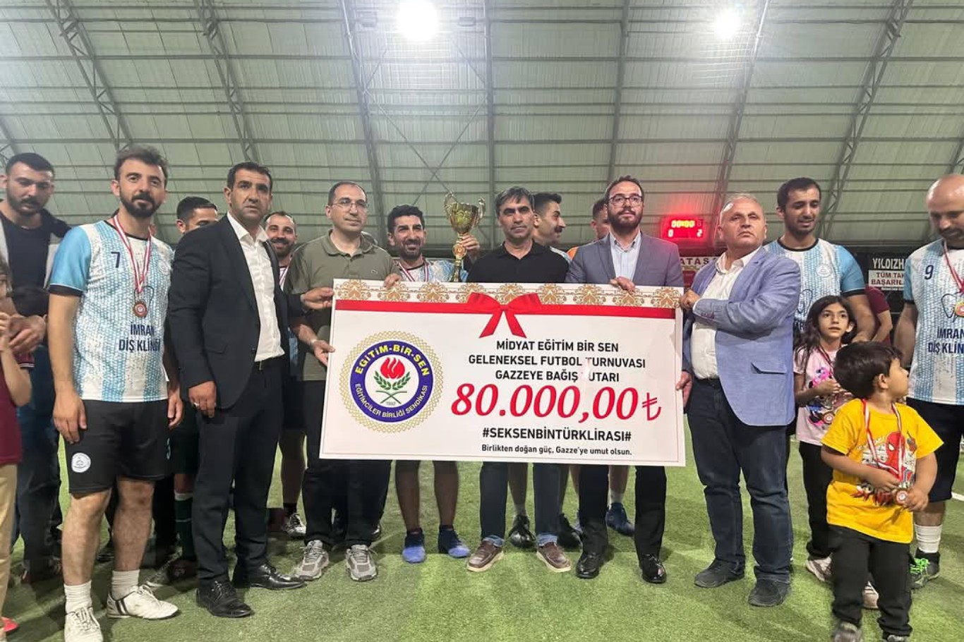 Mardin’de düzenlenen futbol turnuvasında 80 bin TL Filistin’e bağışlandı Mardin’de düzenlenen futbol turnuvasında 80 bin TL Filistin’e bağışlandı