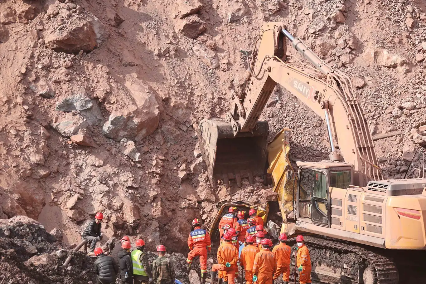 Çin'de maden çöktü: 4 ölü Çin'de maden çöktü: 4 ölü