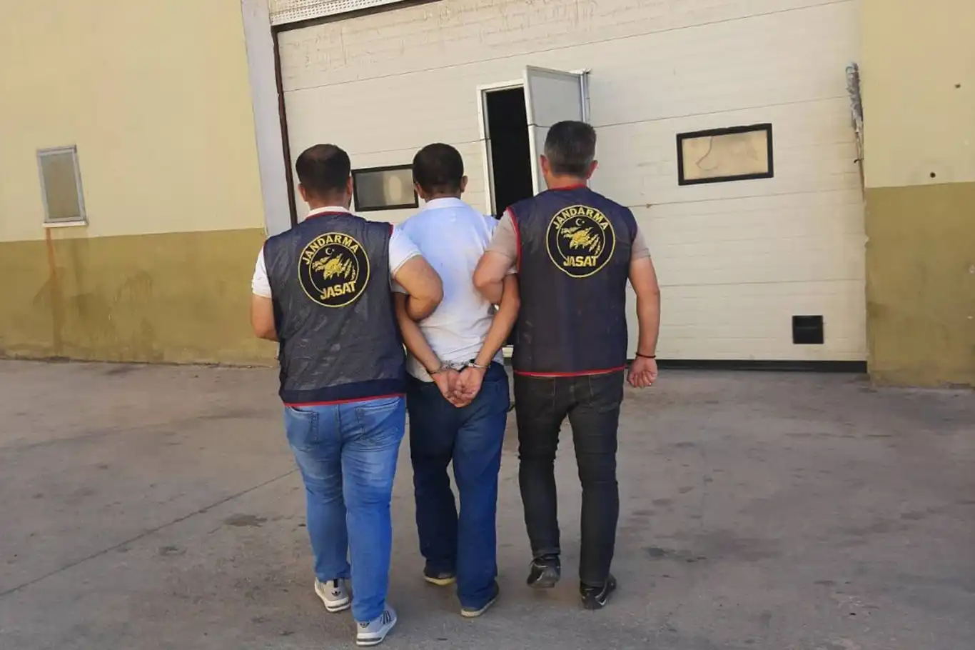 Onlarca suç kaydı bulunan şahıs yakalandı Onlarca suç kaydı bulunan şahıs yakalandı