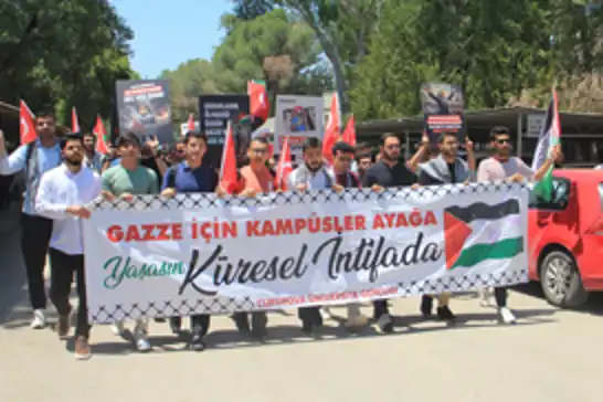 Çukurova Üniversitesi öğrencileri "Gazze çocuk mezarlığına döndü, daha neyi bekliyorsunuz"