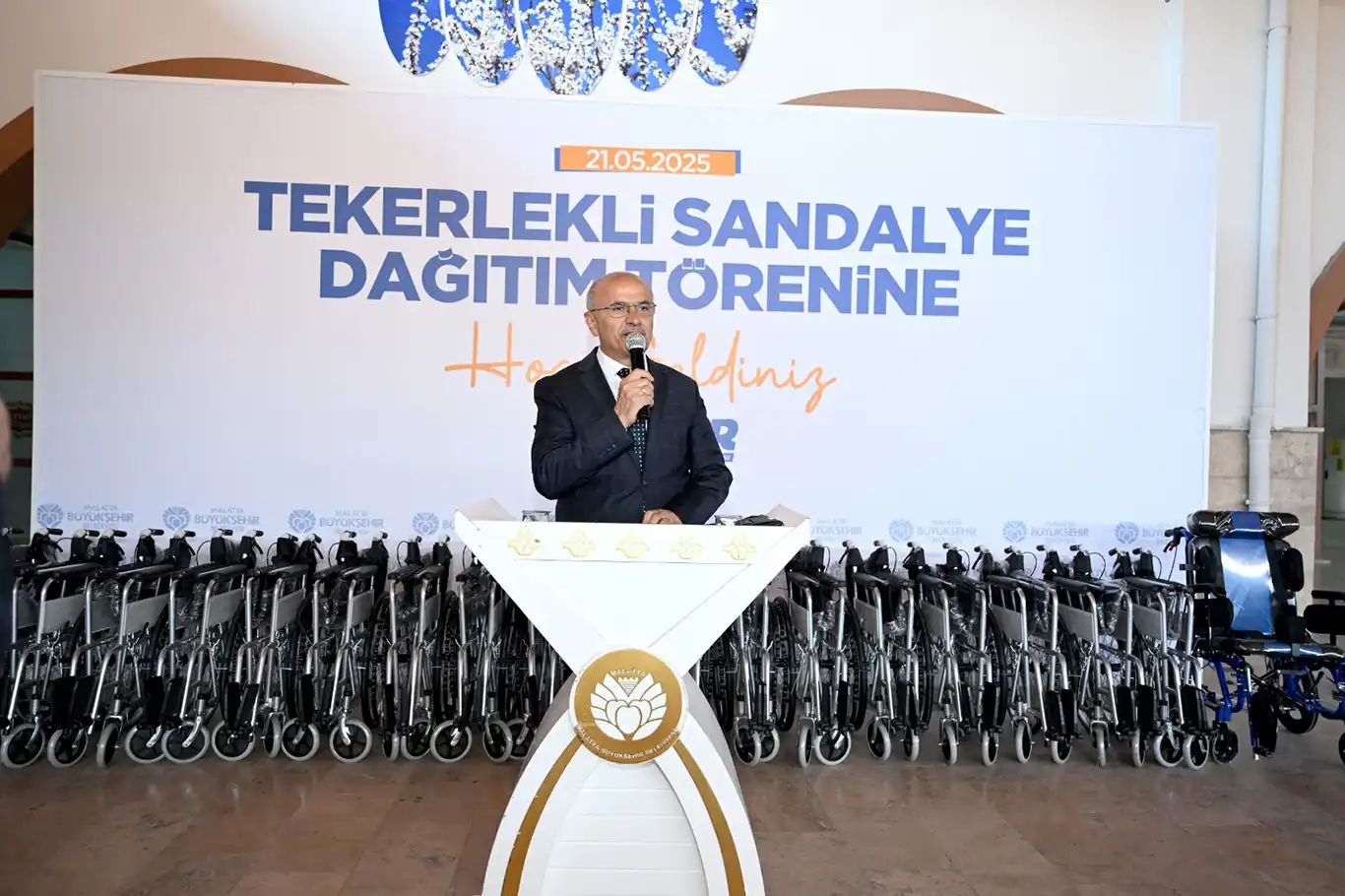 Malatya'da 200 adet tekerlekli sandalye dağıtıldı Malatya'da 200 adet tekerlekli sandalye dağıtıldı