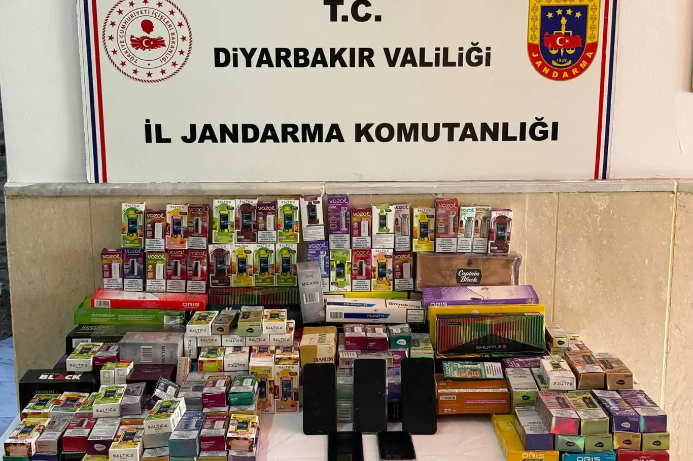 Sosyal medya üzerinden dolandırıcılık yaptıkları tespit edilen 8 kişi yakalandı