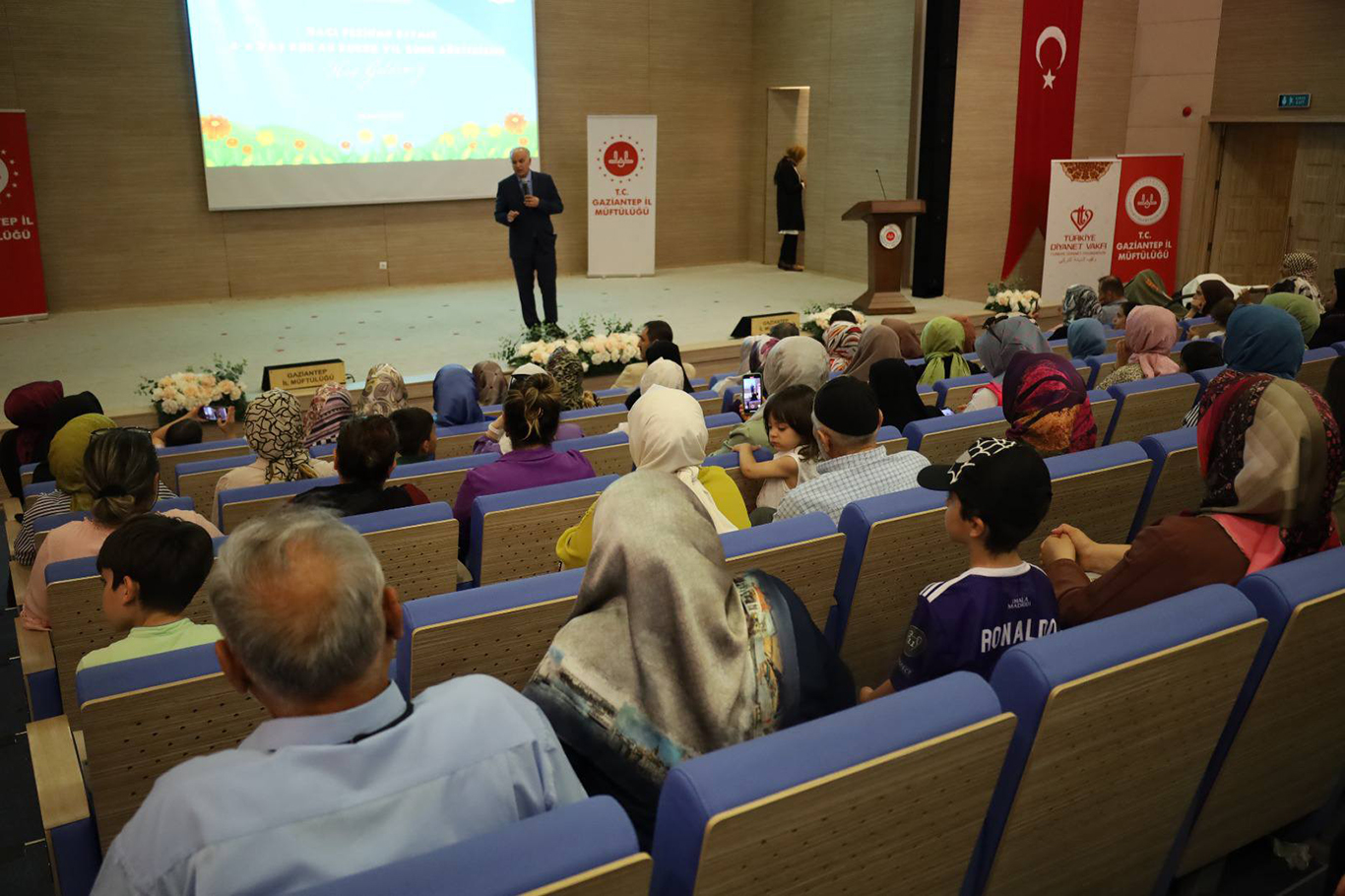4-6 yaş Kur'an kursu öğrencileri için yılsonu etkinliği düzenlendi 4-6 yaş Kur'an kursu öğrencileri için yılsonu etkinliği düzenlendi