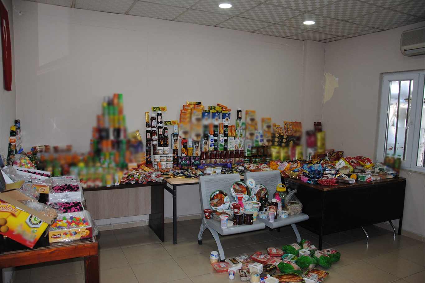 Şanlıurfa'da market denetiminde tarihi geçmiş gıda ürünleri ele geçirildi Şanlıurfa'da market denetiminde tarihi geçmiş gıda ürünleri ele geçirildi