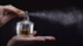 لماذا ينصح العلماء بإعادة التفكير في استخدام العطور يومياً