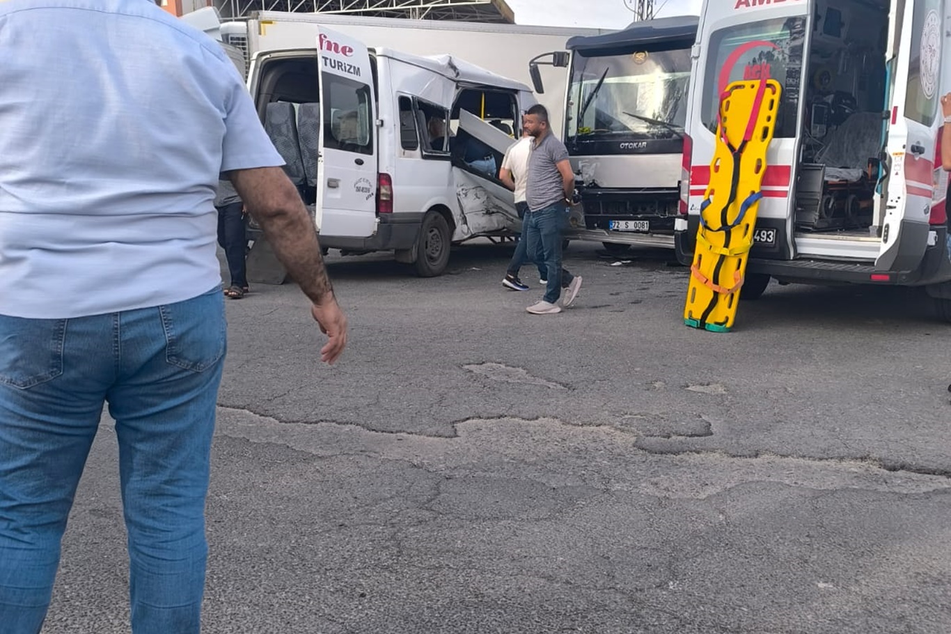 Tekstil işçilerini taşıyan minibüs ile bir otobüsün çarpışması sonucu 7 kişi yaralandı Tekstil işçilerini taşıyan minibüs ile bir otobüsün çarpışması sonucu 7 kişi yaralandı