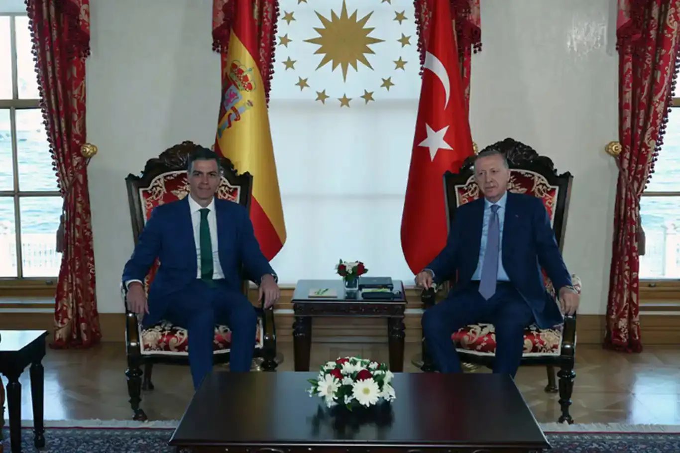 الرئيس أردوغان: "إسبانيا أظهرت موقفاً شجاعاً ومشرّفاً ضد الإبادة في غزة" الرئيس أردوغان: "إسبانيا أظهرت موقفاً شجاعاً ومشرّفاً ضد الإبادة في غزة"