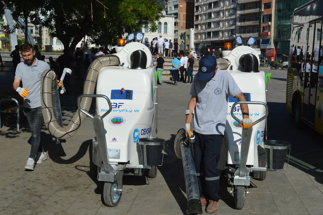 Siirt Belediyesi filosuna 14 yeni otobüs ve 1 tıbbi atık aracı katıldı