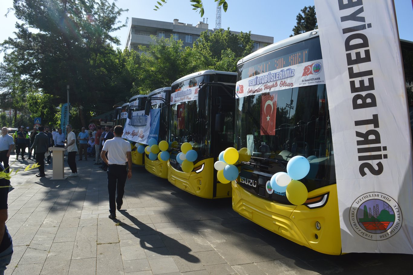 Siirt Belediyesi filosuna 14 yeni otobüs ve 1 tıbbi atık aracı katıldı