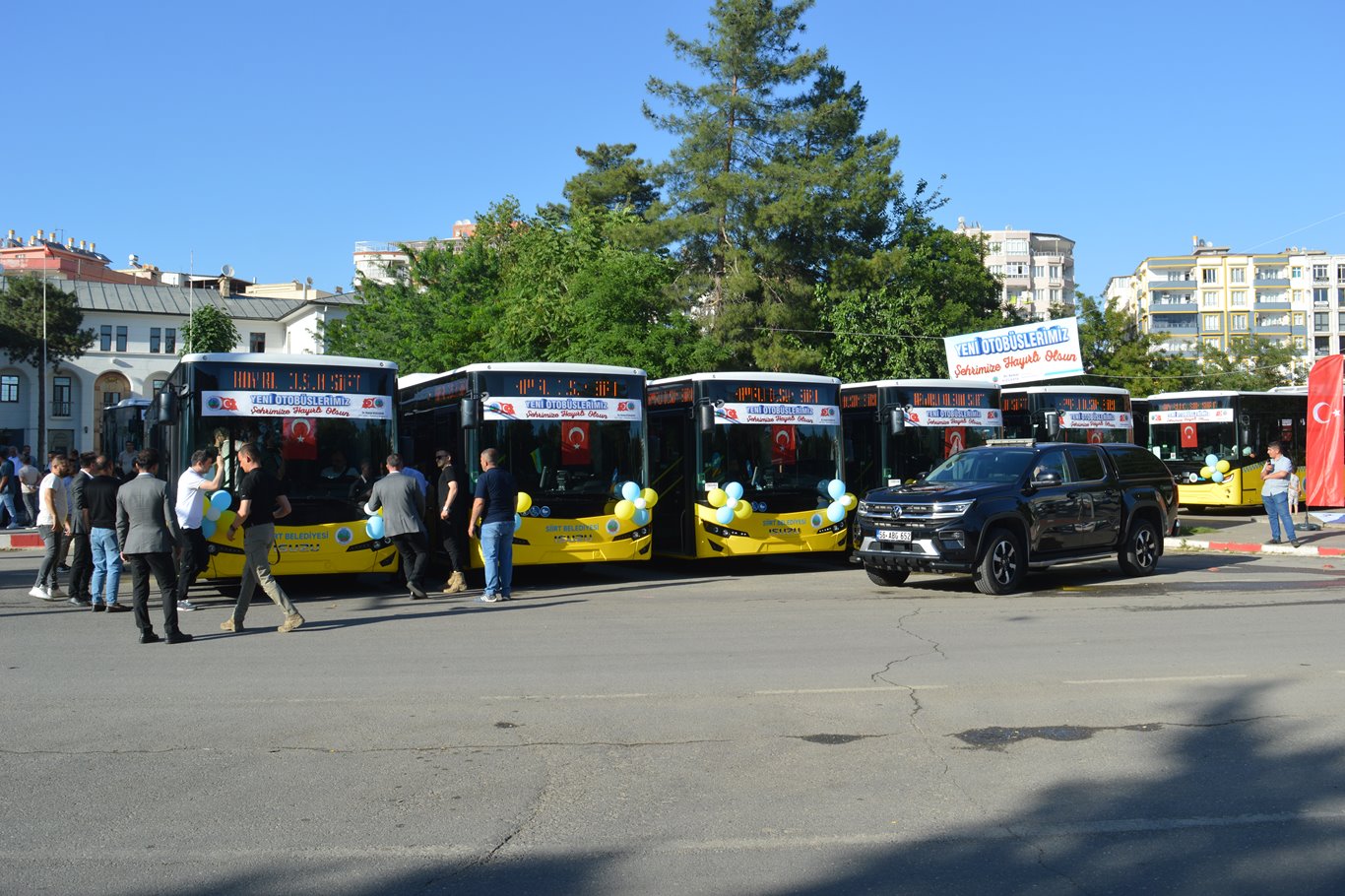 Siirt Belediyesi filosuna 14 yeni otobüs ve 1 tıbbi atık aracı katıldı