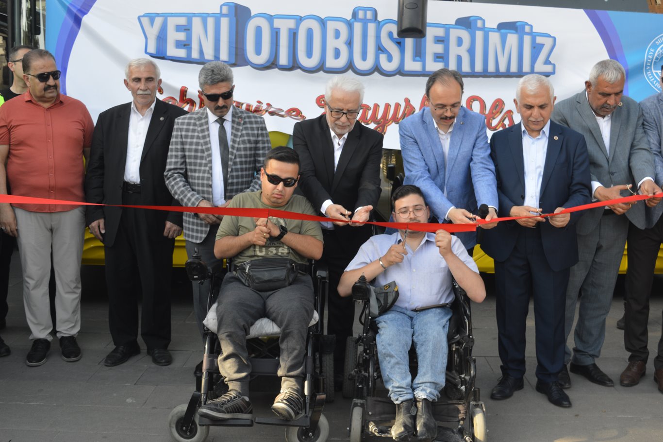 Siirt Belediyesi filosuna 14 yeni otobüs ve 1 tıbbi atık aracı katıldı
