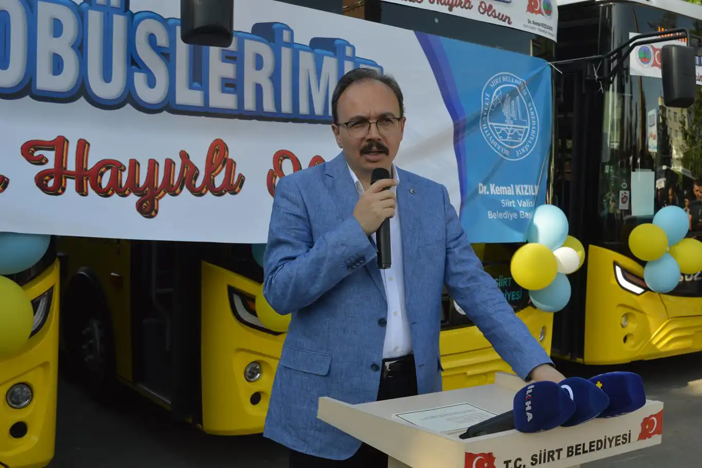 Siirt Belediyesi filosuna 14 yeni otobüs ve 1 tıbbi atık aracı katıldı Siirt Belediyesi filosuna 14 yeni otobüs ve 1 tıbbi atık aracı katıldı