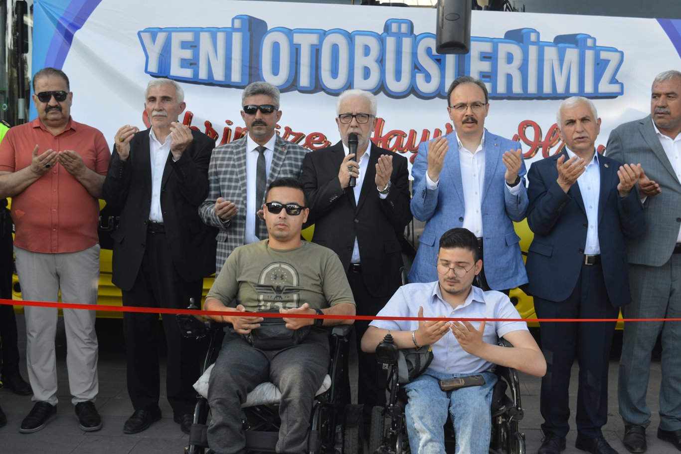 Siirt Belediyesi filosuna 14 yeni otobüs ve 1 tıbbi atık aracı katıldı