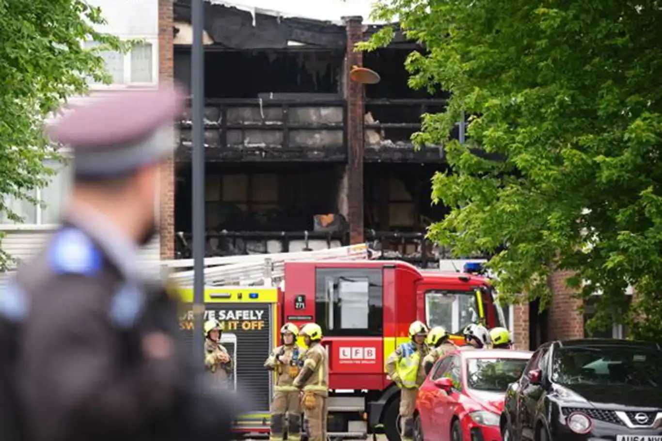 İngiltere'de evde çıkan yangında 4 kişi öldü