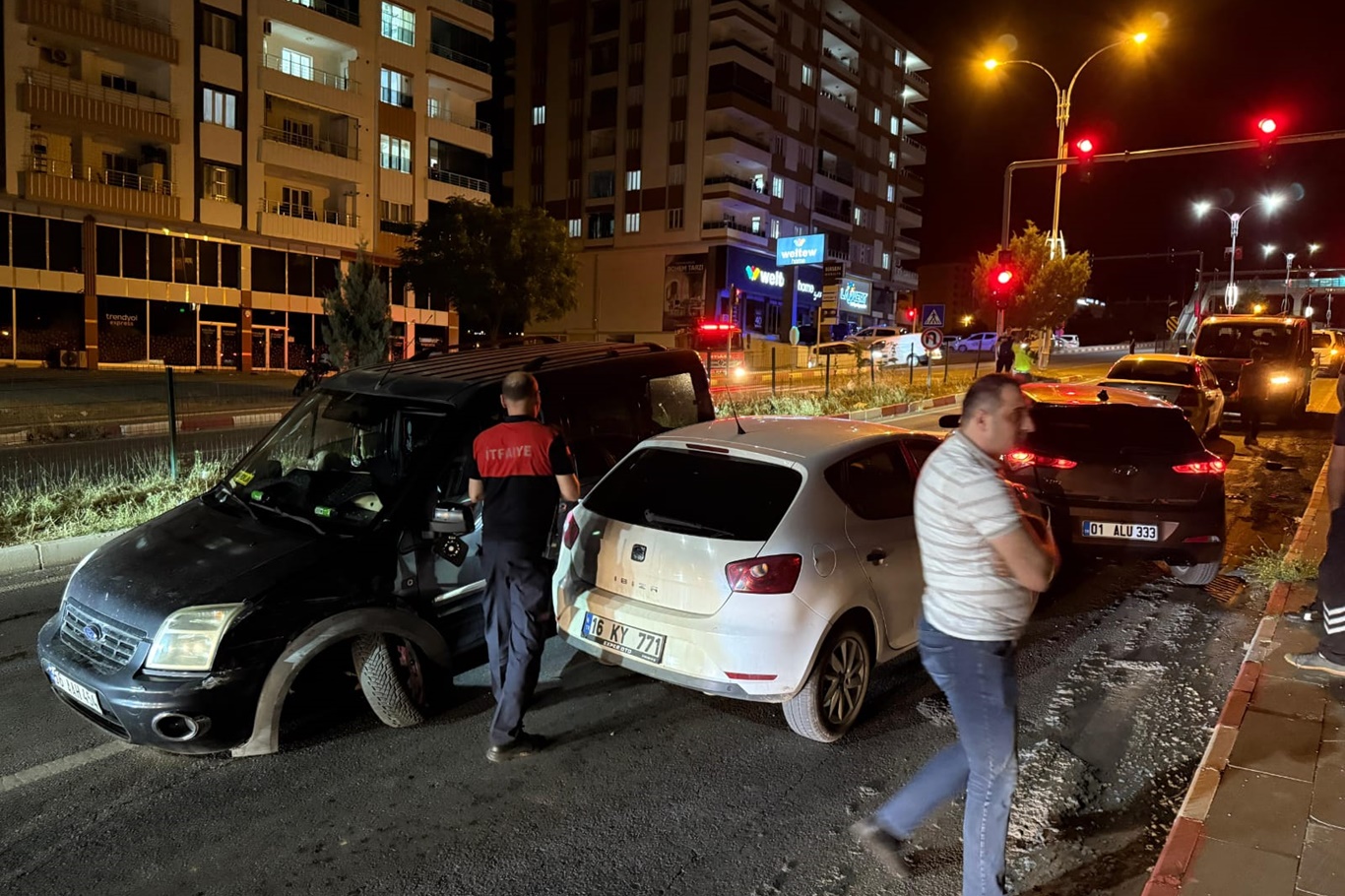 Siirt’te zincirleme kaza: 5 yaralı Siirt’te zincirleme kaza: 5 yaralı