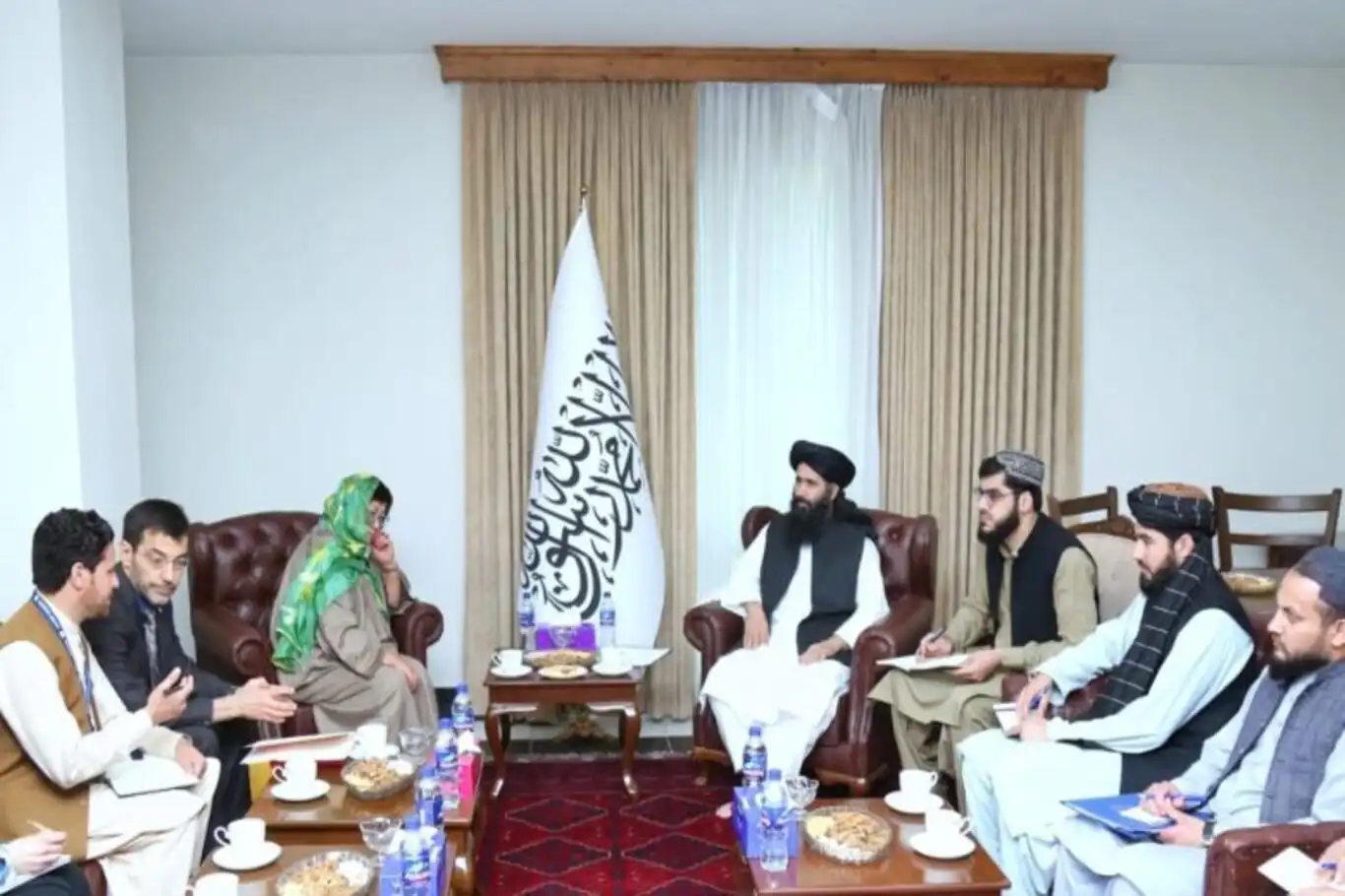 Islamic Emirate, UNAMA hold talks to support returning Afghan migrants