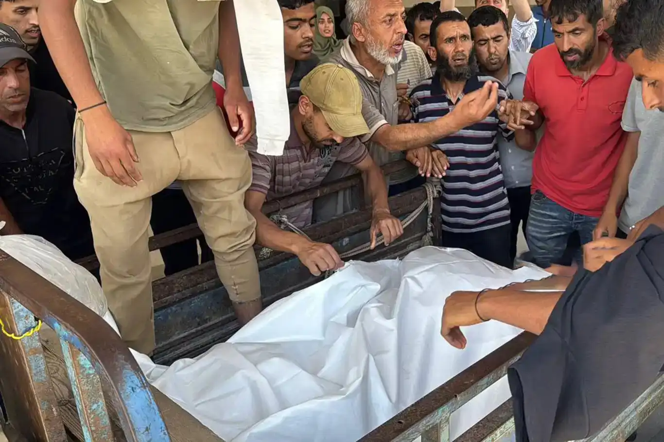 داگیرکەران دووبارە هێرشیان کردە سەر غەززە: ٩ شەهید و ژمارەیەکی زۆر بریندار داگیرکەران دووبارە هێرشیان کردە سەر غەززە: ٩ شەهید و ژمارەیەکی زۆر بریندار