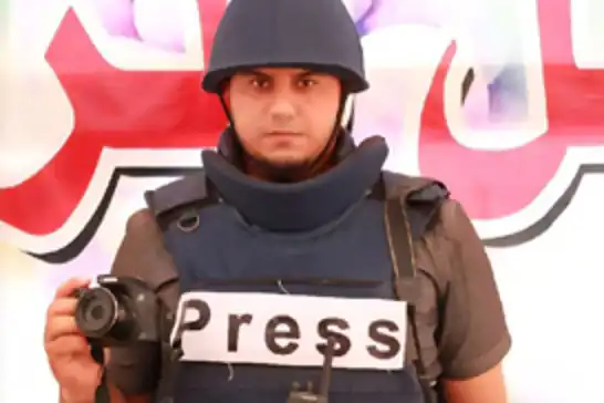 Gazze'de bir gazeteci daha ailesiyle birlikte şehit edildi