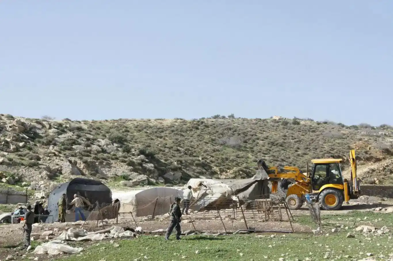 سەهیۆنییەکانی داگیرکەر بەردەوامن لە داگیرکردنی خاکەکانی فەلەستین سەهیۆنییەکانی داگیرکەر بەردەوامن لە داگیرکردنی خاکەکانی فەلەستین