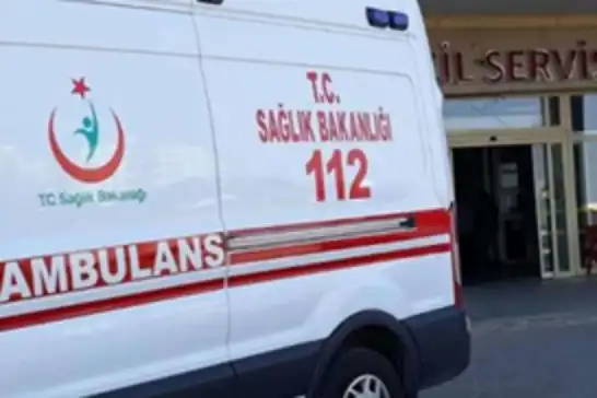 Kamyonet şarampole devrildi: 1 ölü, 1 yaralı