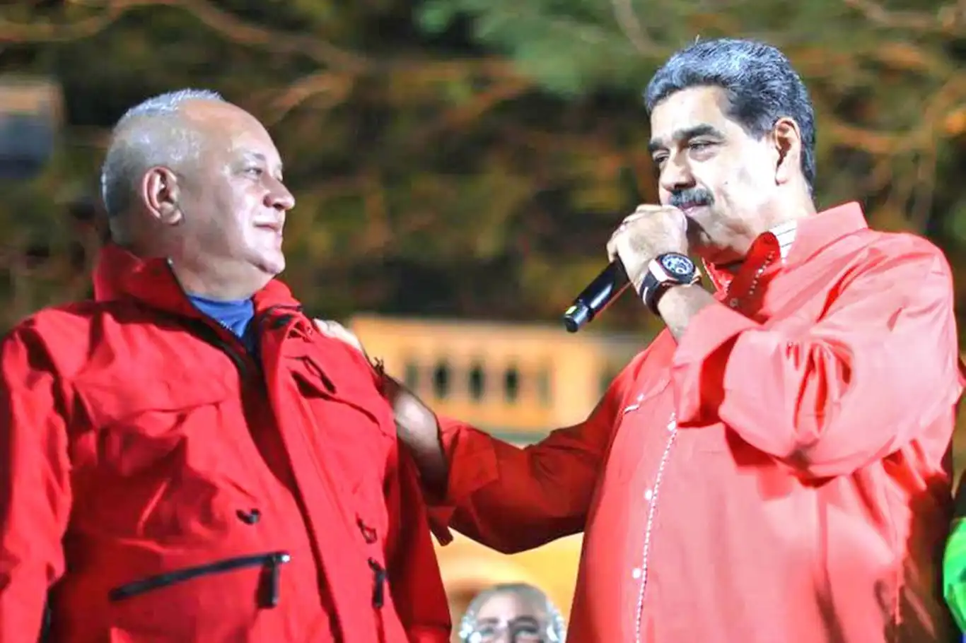 Venezuela'da Maduro'nun partisinden ezici zafer Venezuela'da Maduro'nun partisinden ezici zafer
