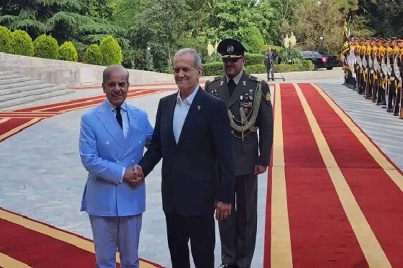 Pakistan Başbakanı Şerif, Tahran'da