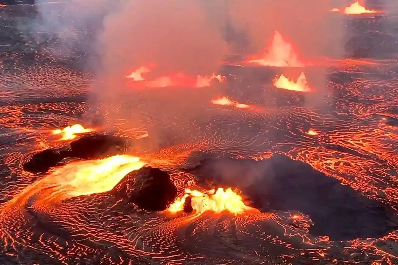 Hawaii'deki Kilauea Yanardağı yeniden lav püskürttü