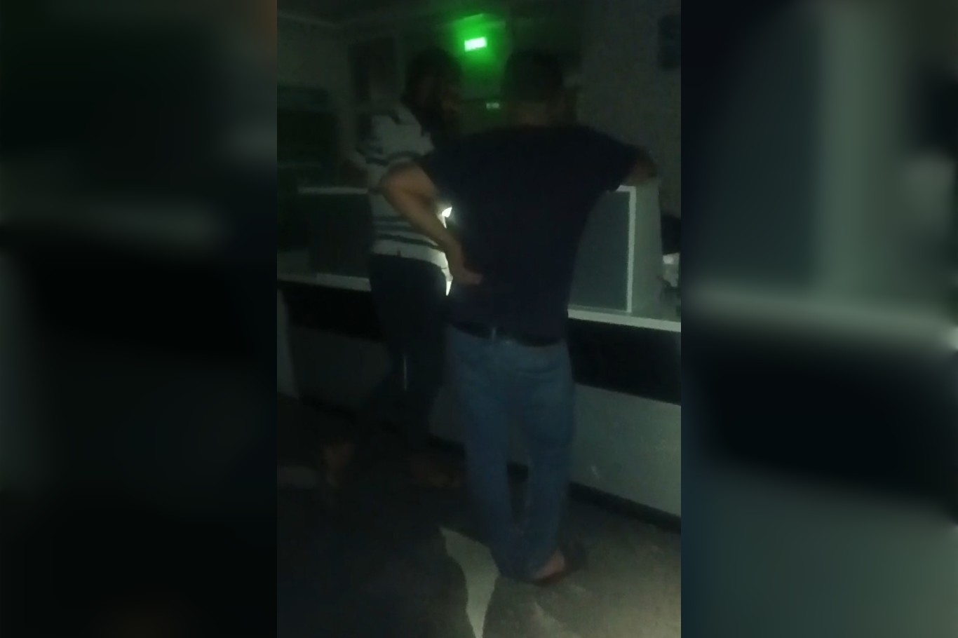 Nusaybin Devlet Hastanesi'nde elektrik kesintisi nedeniyle hastalar karanlıkta kaldı Nusaybin Devlet Hastanesi'nde elektrik kesintisi nedeniyle hastalar karanlıkta kaldı