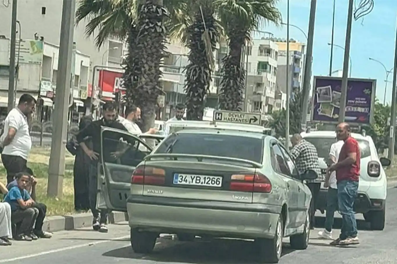 Şanlıurfa'da zincirleme kaza: trafik kısa süreliğine aksadı Şanlıurfa'da zincirleme kaza: trafik kısa süreliğine aksadı