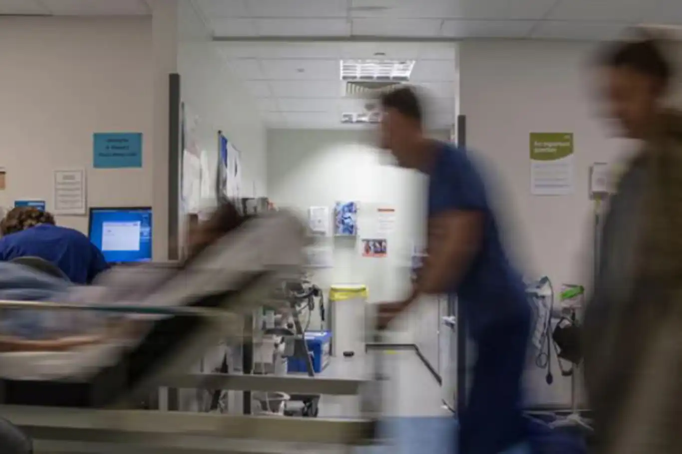 U.S. records hundreds of weekly COVID-19 deaths amid spread of new variant U.S. records hundreds of weekly COVID-19 deaths amid spread of new variant